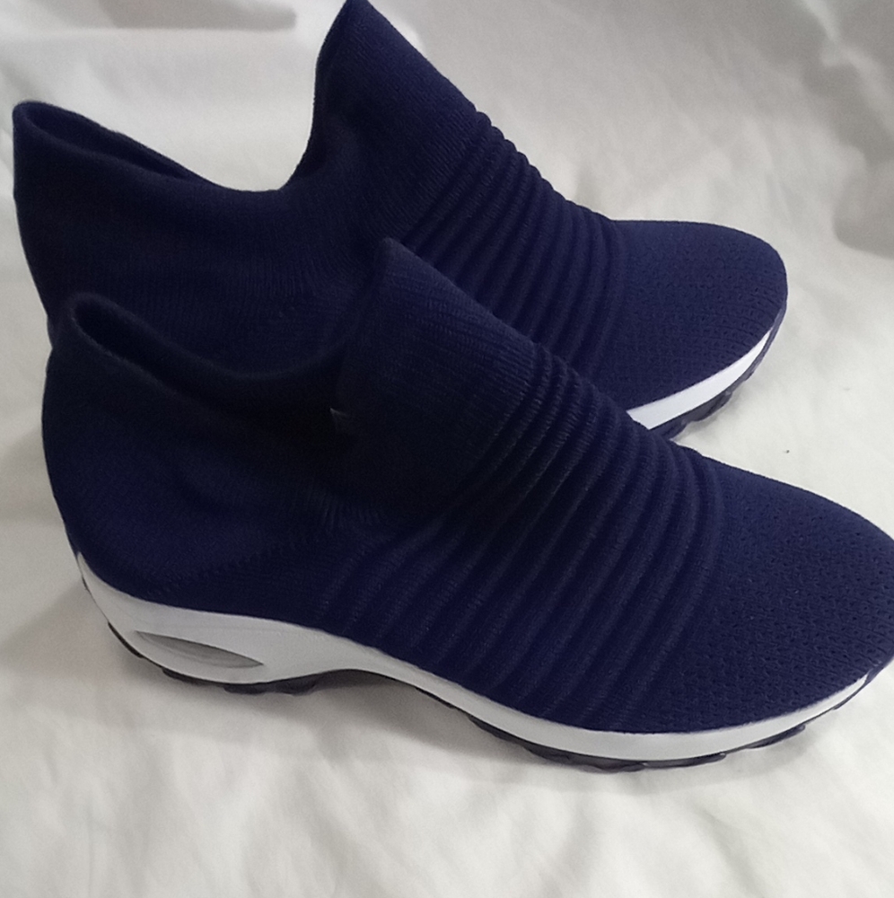 NWT STQ Gear - Size 8 -Navy Blue walking shoe